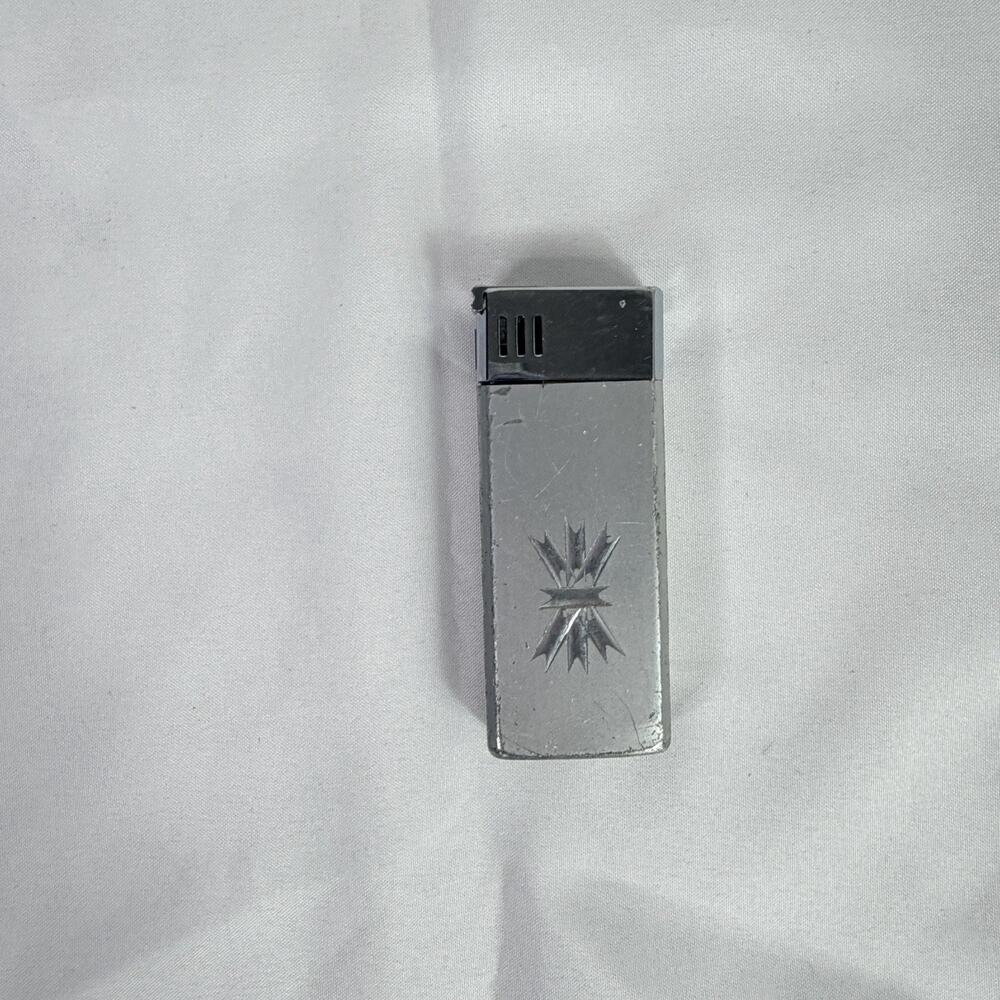 JJJ Pinnacle Butane Lighter Vintage Starburst Engraving, Fluid/Wick Lighter